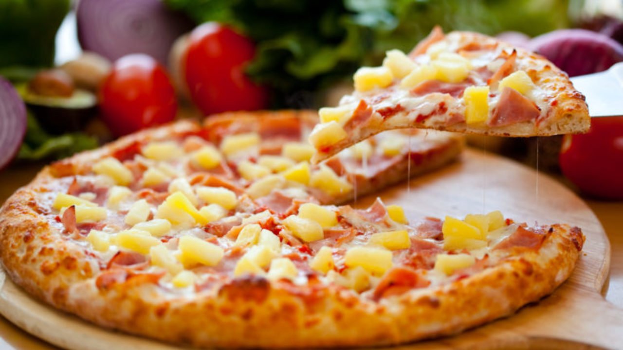hawaiin pineapple pizza